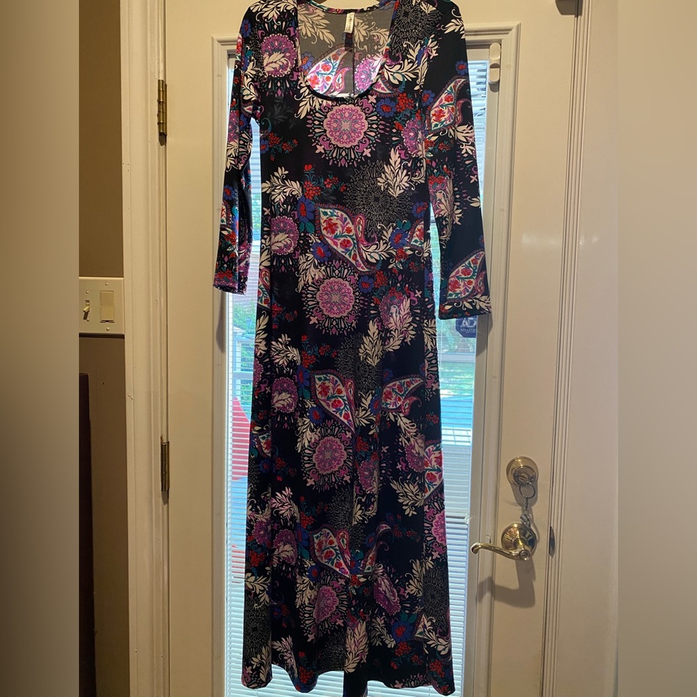 NWOT medium. Colorful maxi dress.